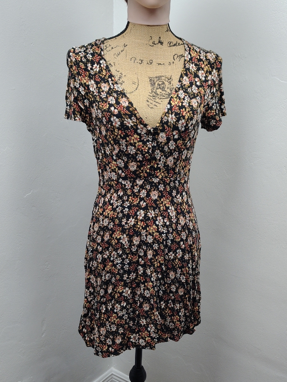 Forever 21 Black Floral V-Neck Mini Dress Multicolor Floral Blooms side Zipper L